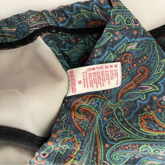 Fit Mama Paisley Print Razorback Sports Bra. - Picture 5 of 5